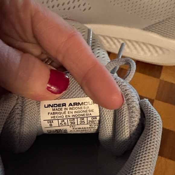 Under Armour Gray Athletic Shoes with Fuscia Logo - Picture 2 of 5